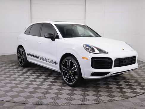 Used 2023 Porsche Cayenne Platinum Edition image 3