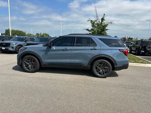 Used 2025 Ford Explorer ST w/ Sun And Sound Package AWD/4WD image 6