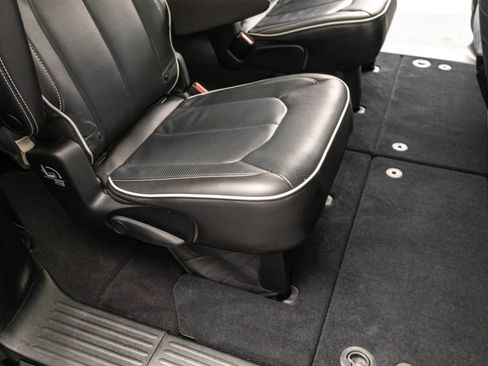 Used 2021 Chrysler Pacifica Limited w/ Uconnect Theater Family Group AWD/4WD image 37