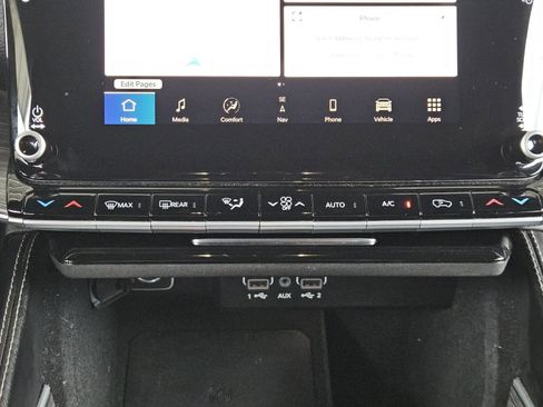 Used 2024 Jeep Wagoneer L Series II w/ Flexible Seating Group image 14