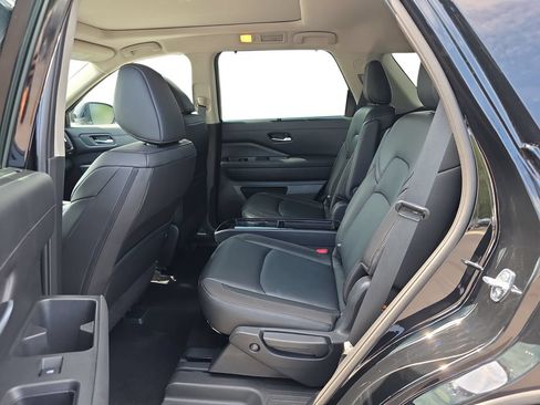 Used 2025 Nissan Pathfinder SL w/ SL Premium Package AWD/4WD image 14