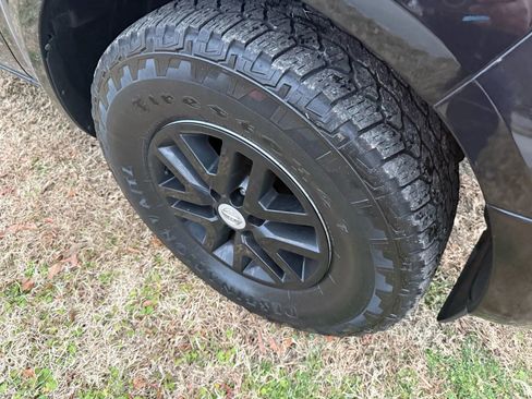 Used 2016 Nissan Frontier SV image 10