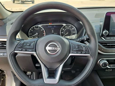 Used 2024 Nissan Altima 2.5 SV FWD image 19