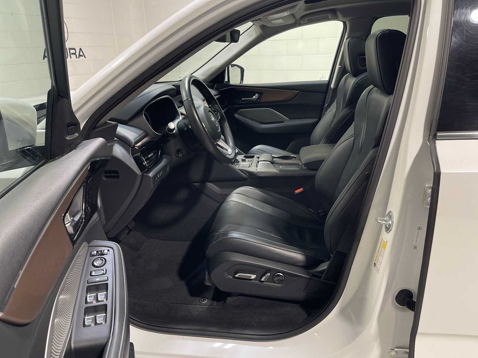 Used 2022 Acura MDX w/ Technology Package AWD/4WD image 2