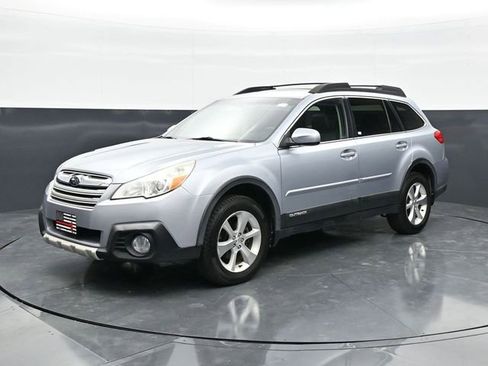 Used 2014 Subaru Outback 2.5i Limited w/ Moonroof Package AWD/4WD image 3
