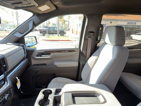 New 2026 GMC Sierra 1500 SLE w/ Preferred Package image 15