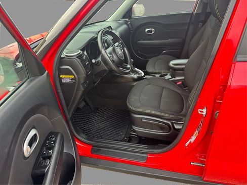 Used 2015 Kia Soul + FWD image 10