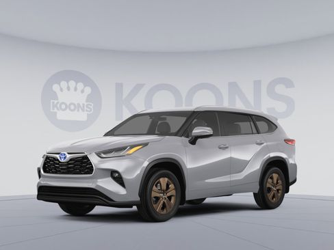 Used 2023 Toyota Highlander XLE AWD/4WD image 1