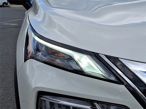 Certified 2022 Nissan Rogue SL w/ SL Premium Package image 9