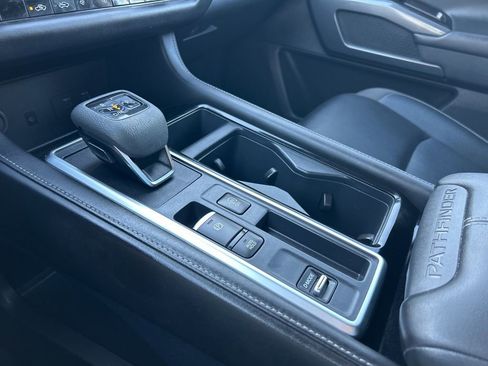 Used 2024 Nissan Pathfinder SL image 38