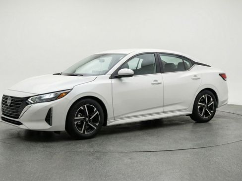 Used 2025 Nissan Sentra SV image 3