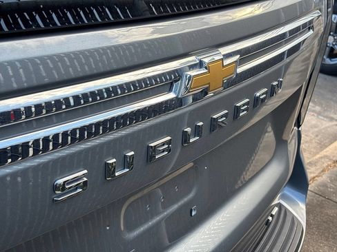 Used 2024 Chevrolet Suburban LT RWD image 6
