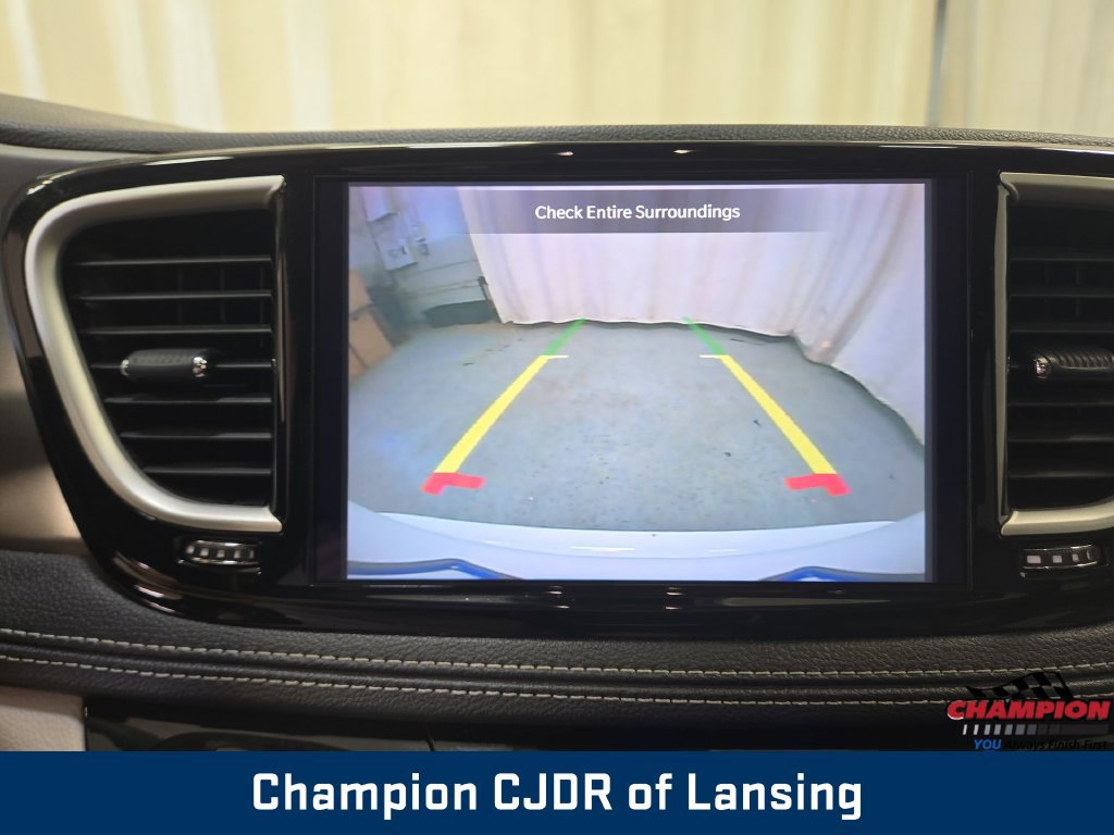 Used 2023 Chrysler Pacifica Touring-L FWD image 19