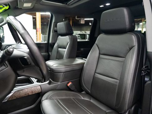 Used 2023 GMC Sierra 3500 Denali w/ Denali Ultimate Package AWD/4WD image 25