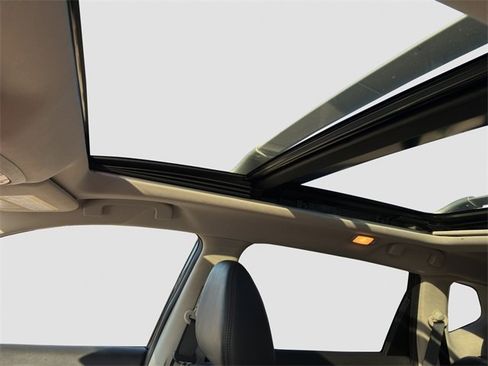 Used 2018 Nissan Rogue SL w/ Premium Package image 26