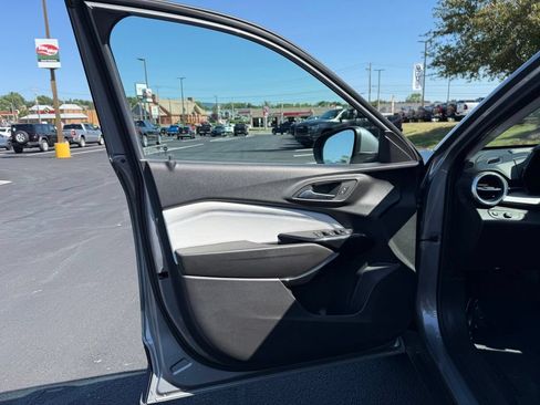 Used 2025 Chevrolet Trax LT FWD image 20