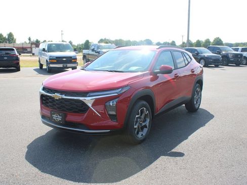New 2026 Chevrolet Trax LT w/ Driver Confidence Package FWD image 4