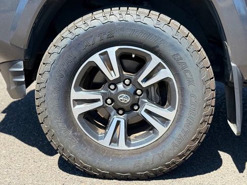 Used 2016 Toyota Tacoma TRD Sport w/ Premium & Technology Package AWD/4WD image 9