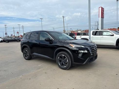 Used 2025 Nissan Rogue SV AWD/4WD image 2