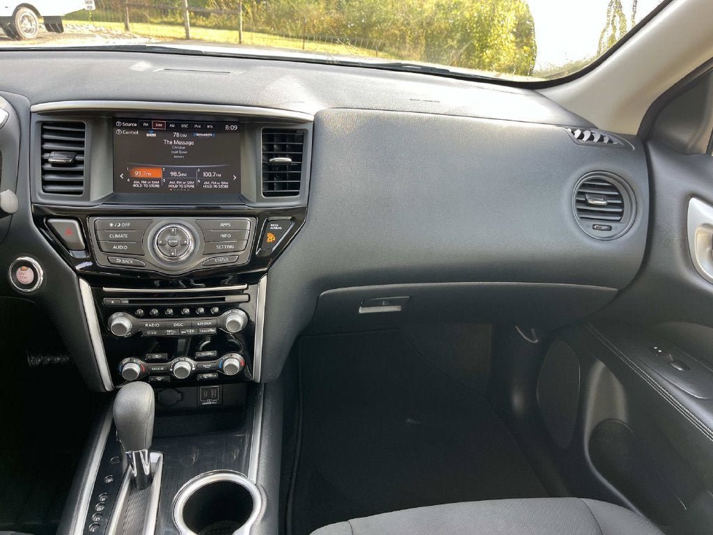 Used 2020 Nissan Pathfinder S FWD image 11