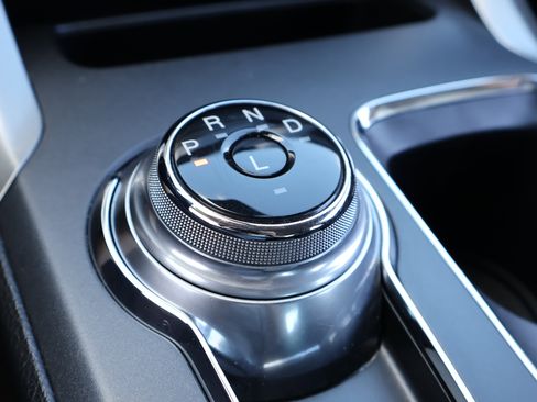 Used 2020 Ford Fusion SE image 26