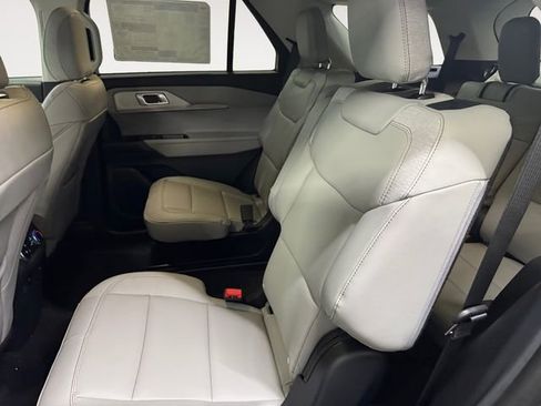 Used 2026 Ford Explorer Active AWD/4WD image 21