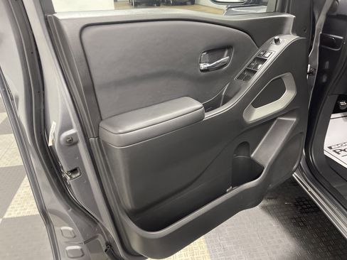 Used 2022 Nissan Frontier SV image 10