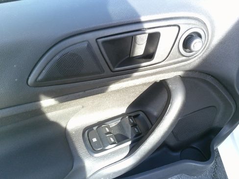 Used 2018 Ford Fiesta SE image 16