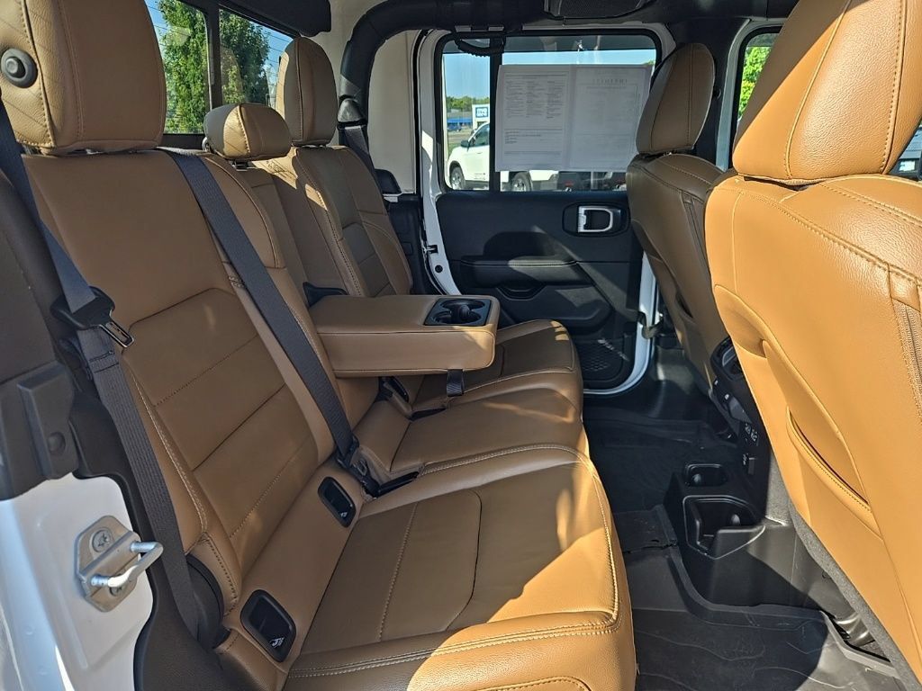 Used 2022 Jeep Gladiator Overland w/ Popular Equipment Package AWD/4WD image 23