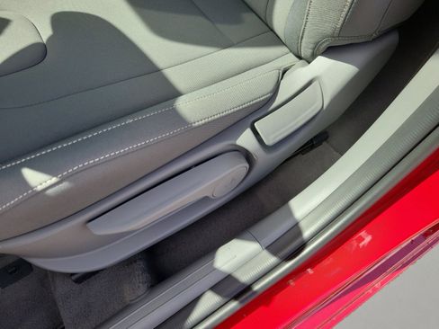 Used 2025 Hyundai Elantra Sport FWD image 12