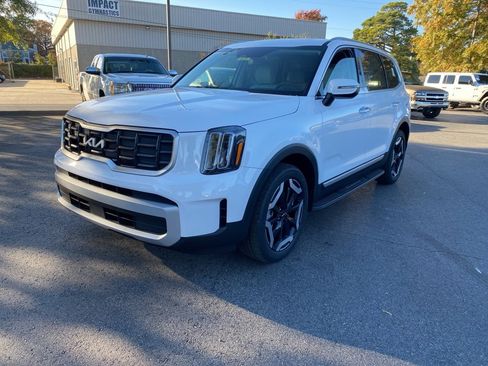 New 2025 Kia Telluride S image 3