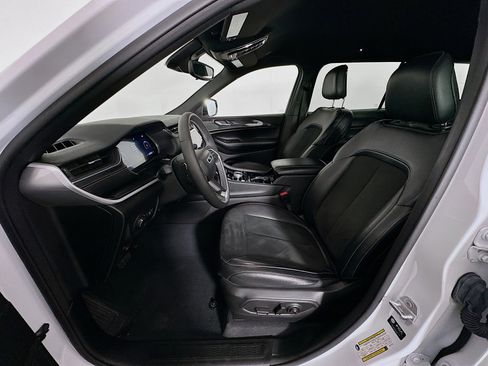 Used 2023 Jeep Grand Cherokee L Altitude image 13