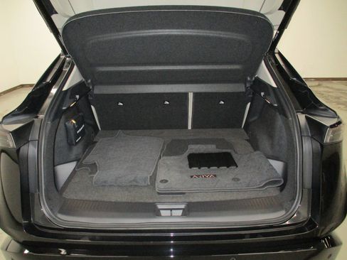 Used 2023 Nissan Ariya AWD image 7