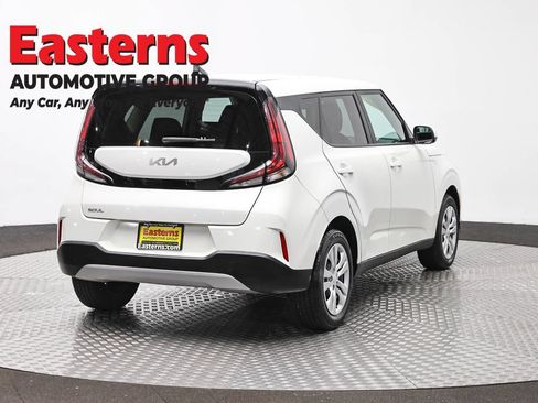 Used 2023 Kia Soul LX FWD image 5