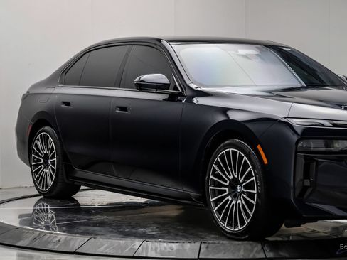 Used 2025 BMW i7 xDrive60 AWD/4WD image 27