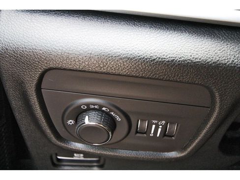 Used 2025 Jeep Grand Cherokee Altitude RWD image 19