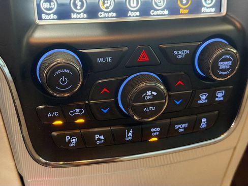Used 2018 Jeep Grand Cherokee Summit AWD/4WD image 24