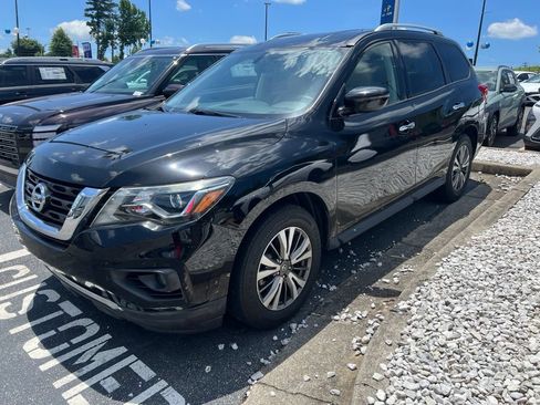 Used 2019 Nissan Pathfinder SV FWD image 2