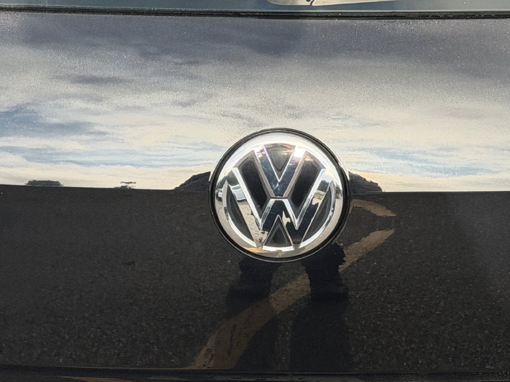 Used 2015 Volkswagen GTI SE FWD image 34