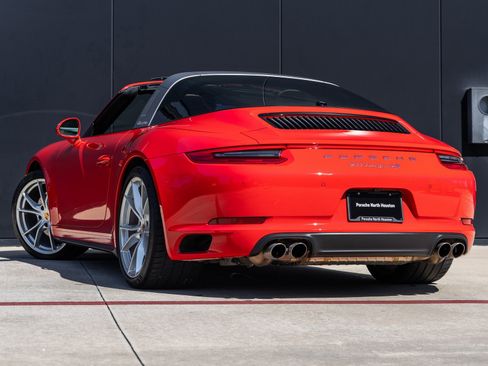 Certified 2019 Porsche 911 Targa 4S image 3