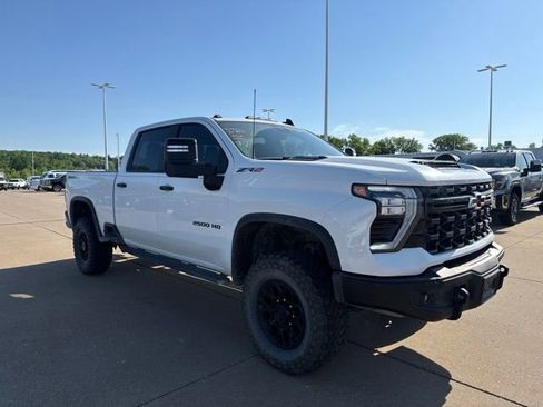 Used 2024 Chevrolet Silverado 2500 ZR2 w/ ZR2 Bison Edition AWD/4WD image 1