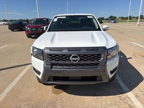 Used 2025 Nissan Frontier SV w/ SV Convenience Package RWD image 2