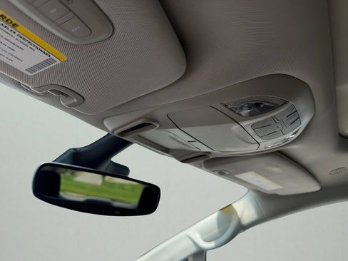 Used 2024 Chrysler Pacifica Limited FWD image 29