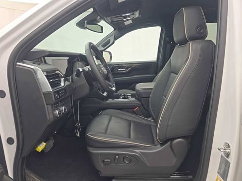 Used 2025 GMC Yukon Elevation AWD/4WD image 2