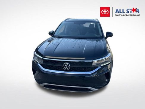Used 2022 Volkswagen Taos SE FWD image 1