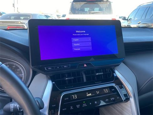 Used 2024 Toyota Venza XLE image 26