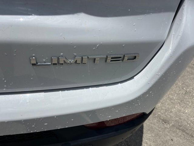 Used 2025 Jeep Compass Limited AWD/4WD image 7