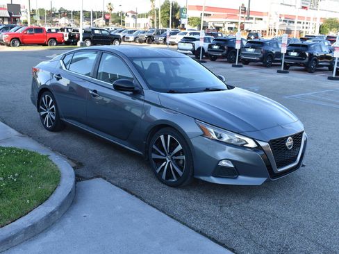 Used 2020 Nissan Altima 2.5 SR FWD image 14
