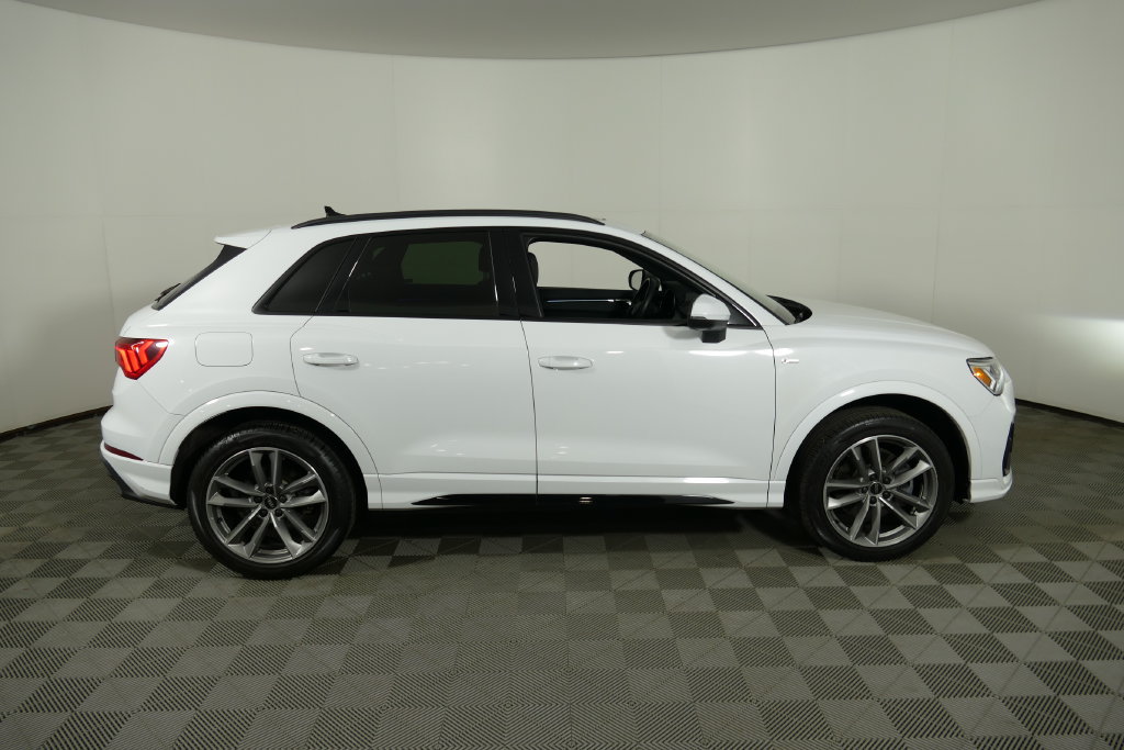 Used 2023 Audi Q3 2.0T Premium Plus w/ Premium Plus Package AWD/4WD image 2