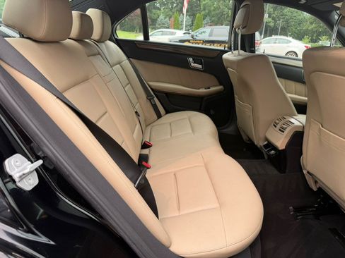 Used 2010 Mercedes-Benz E 350 4MATIC Sedan image 22